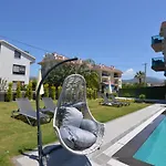 アパートホテル Mykonut Erna 4*