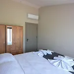 Mykonut Erna アパートホテル 4*