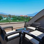 Mykonut Erna Lejlighedshotel